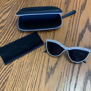 ✨New ladies rhinestone fashion sunglasses NWT- never worn